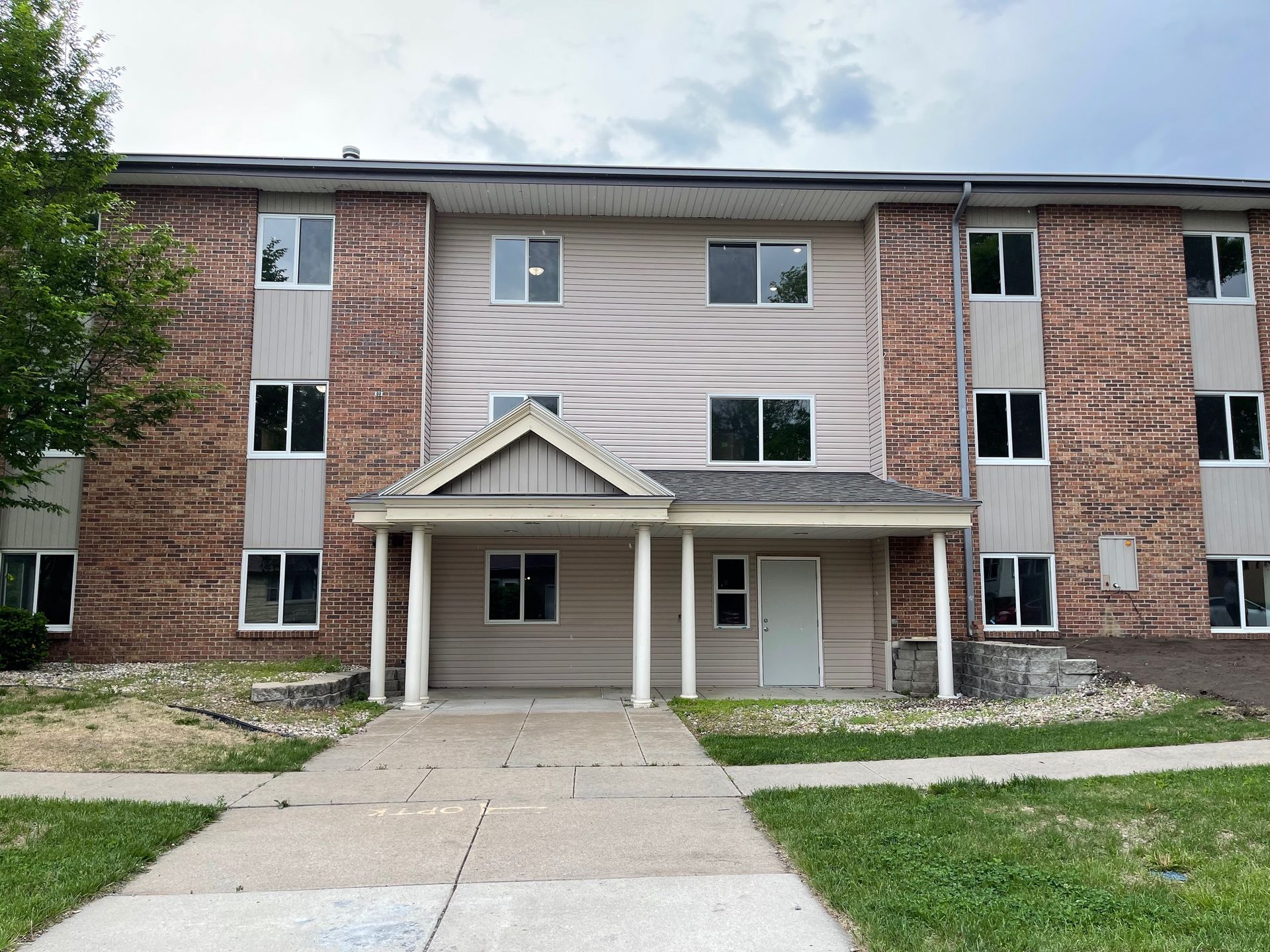 DreamVesting Loop, LLC (4001 Holdrege Street) 2 of 12