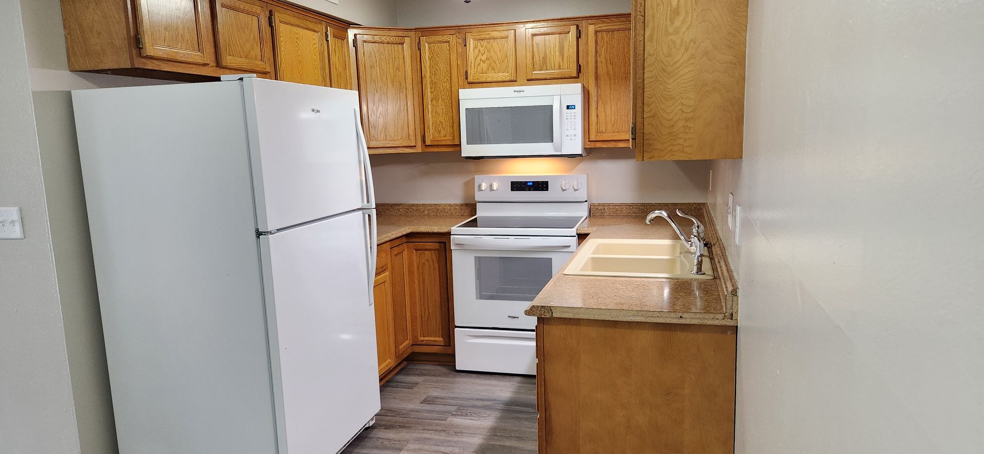 Clive Condo: 9503 University Ave