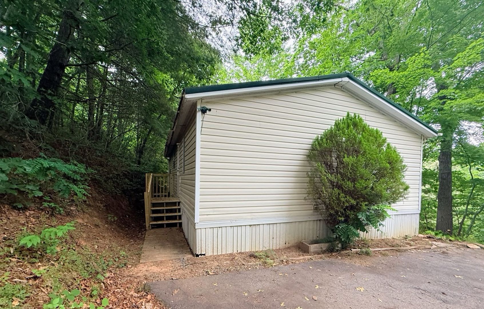 3 Bedroom 2 Bathroom Doublewide on Private Lot Near Lake Junaluska 8 of 8