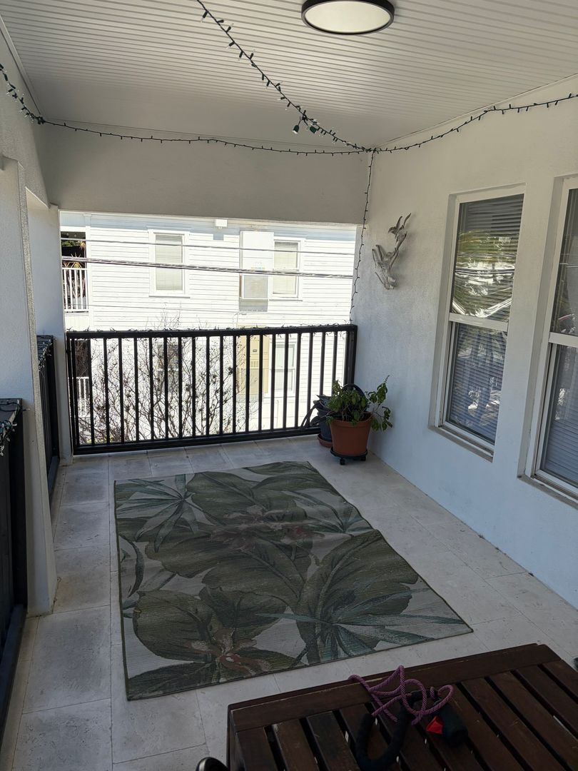 St. Petersburg Apartment: 332 7th Street