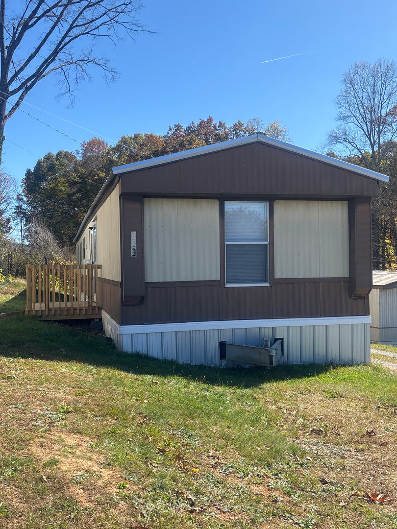 Clyde Apartment: 60 Miller Loop Road