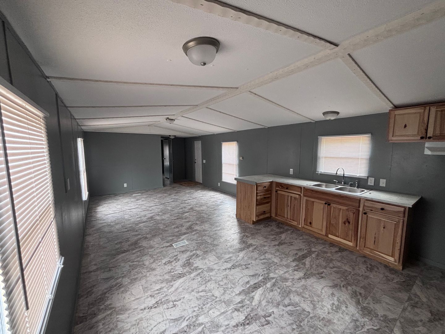 Clyde Apartment: 60 Miller Loop Road