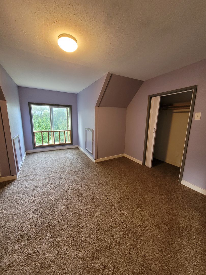 Myrtle Point Apartment: 435 Ash St.