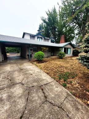 Private Room Available in the desirable Cal Young Area!