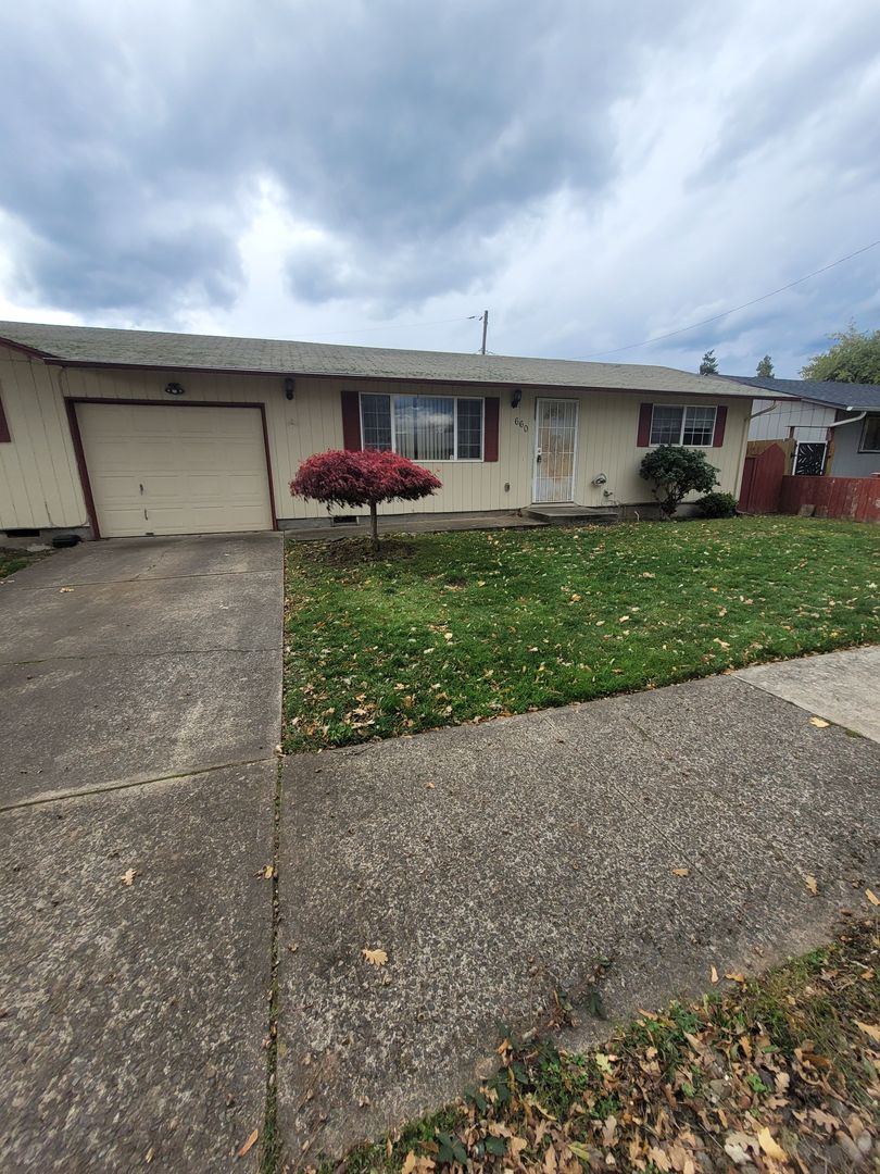 Springfield House: 660 S 40th St