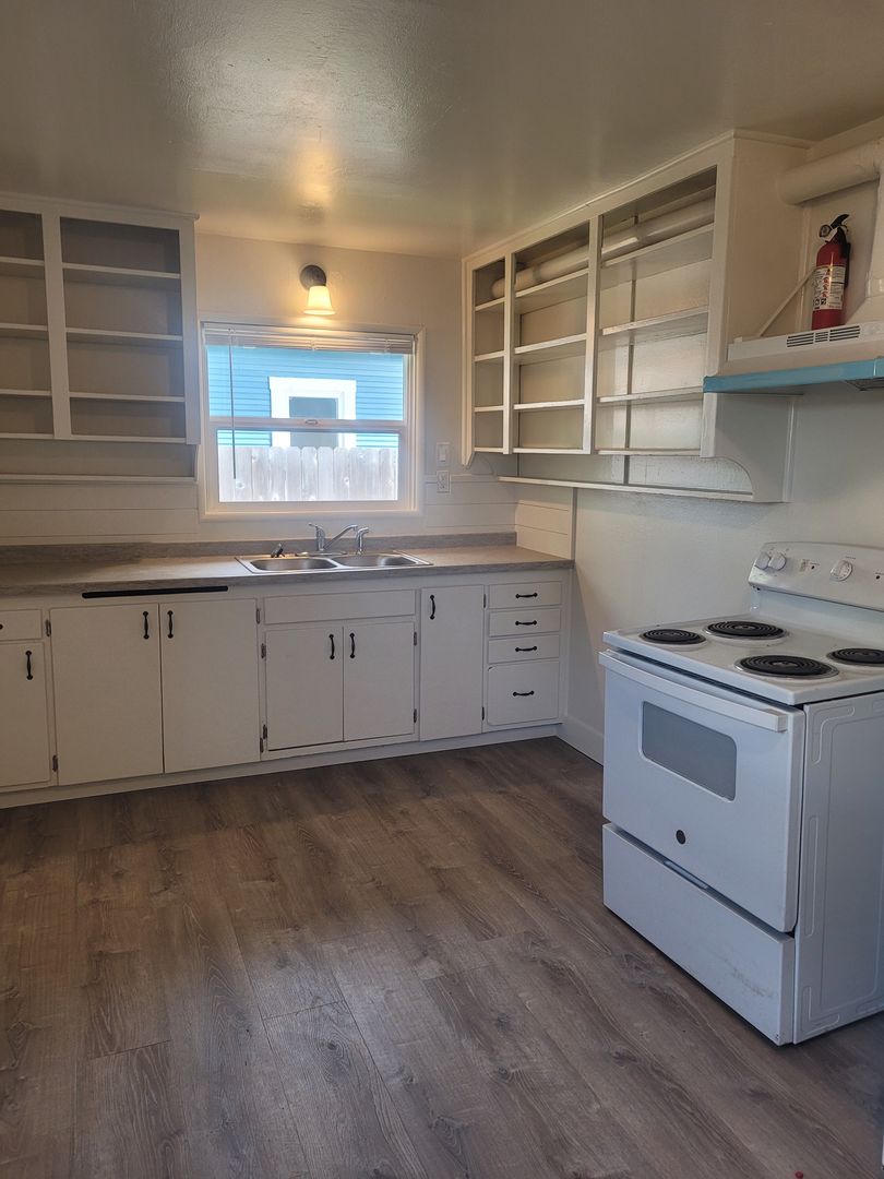 Eugene Apartment: 1131 W 8th
