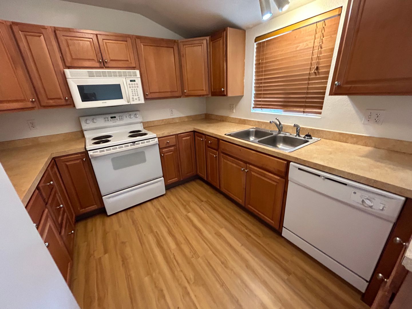 Springfield House: 140 B St.