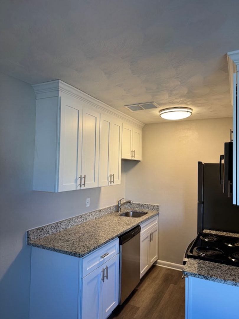 Virginia Beach Apartment: 710-727 20th Street