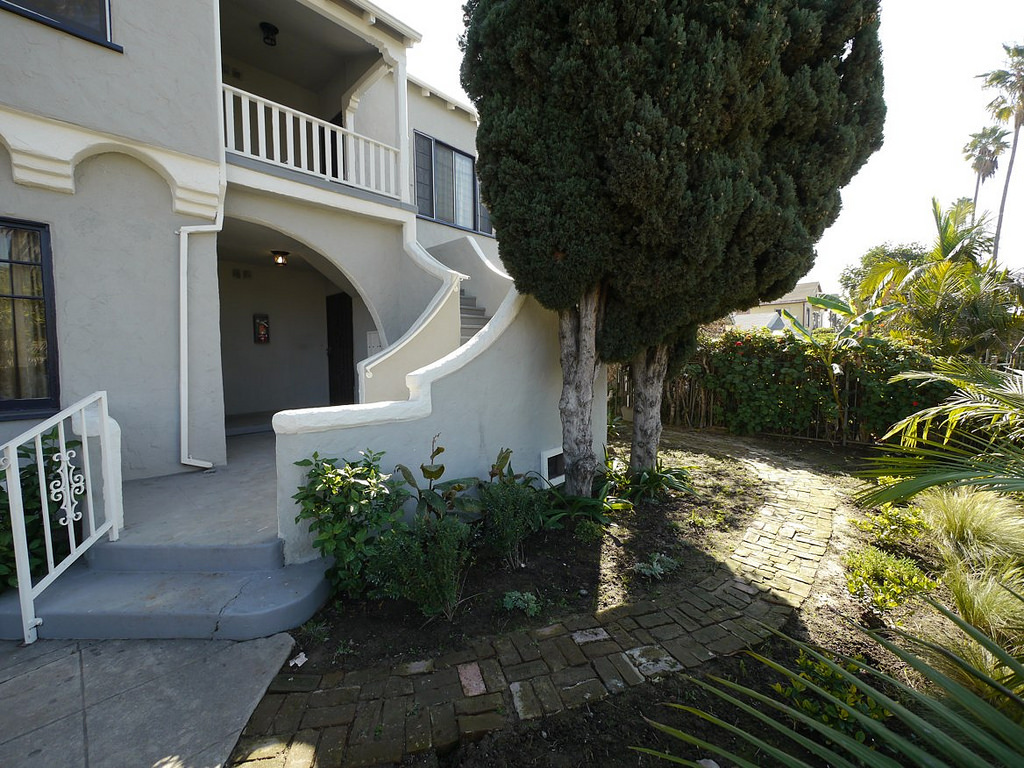 Los Angeles Apartment: 1500-1502.5 S. Sycamore Ave.