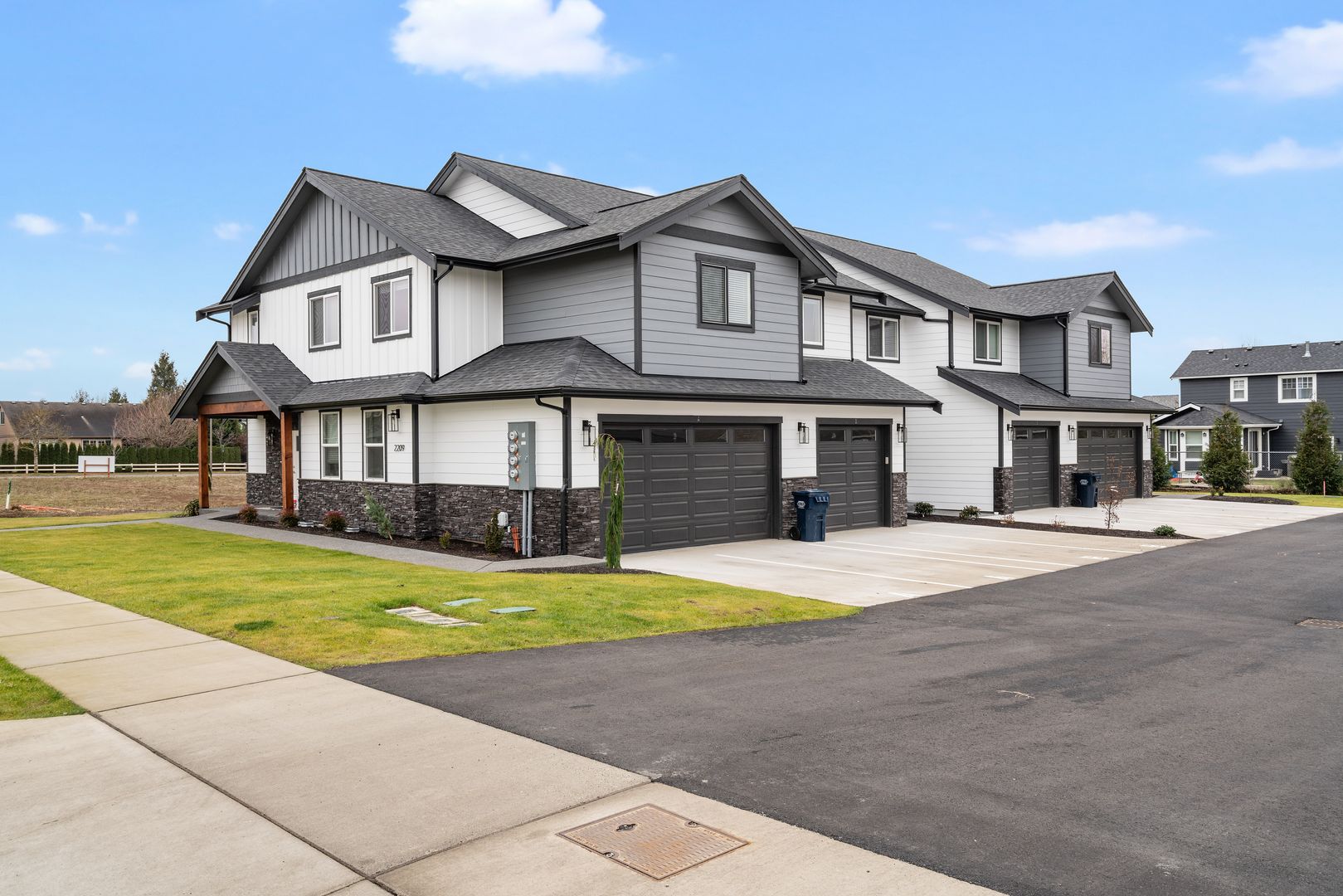 Lynden Townhome: 2209 Dejong Drive