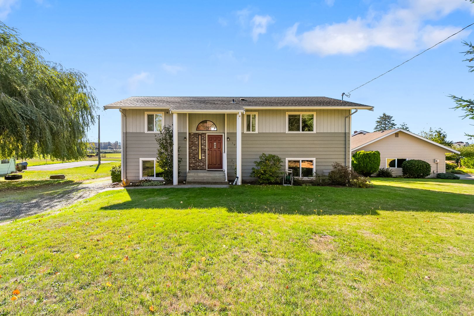 Lynden House: 197 Bay Lyn Dr