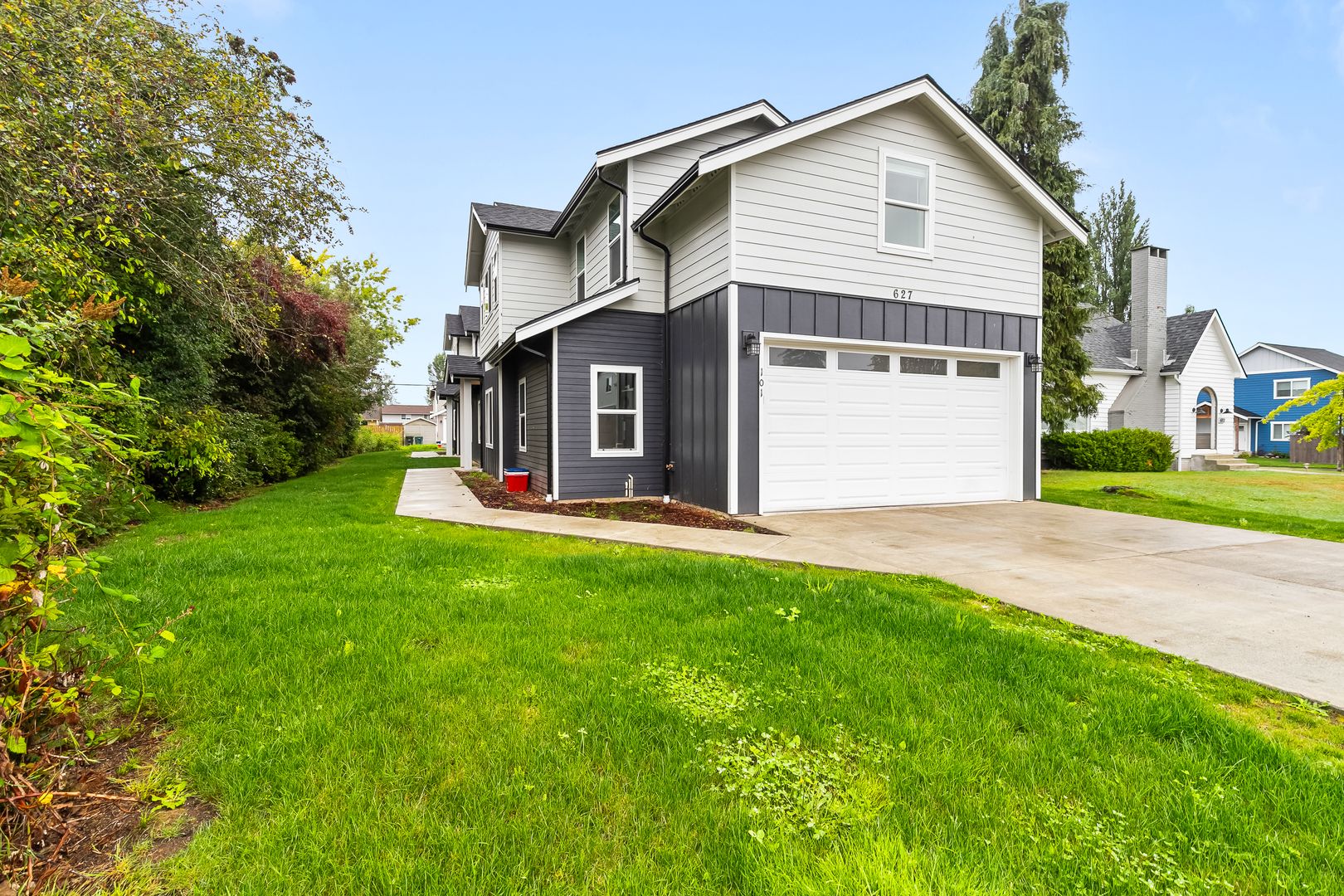 Blaine Apartment: 627 E Street