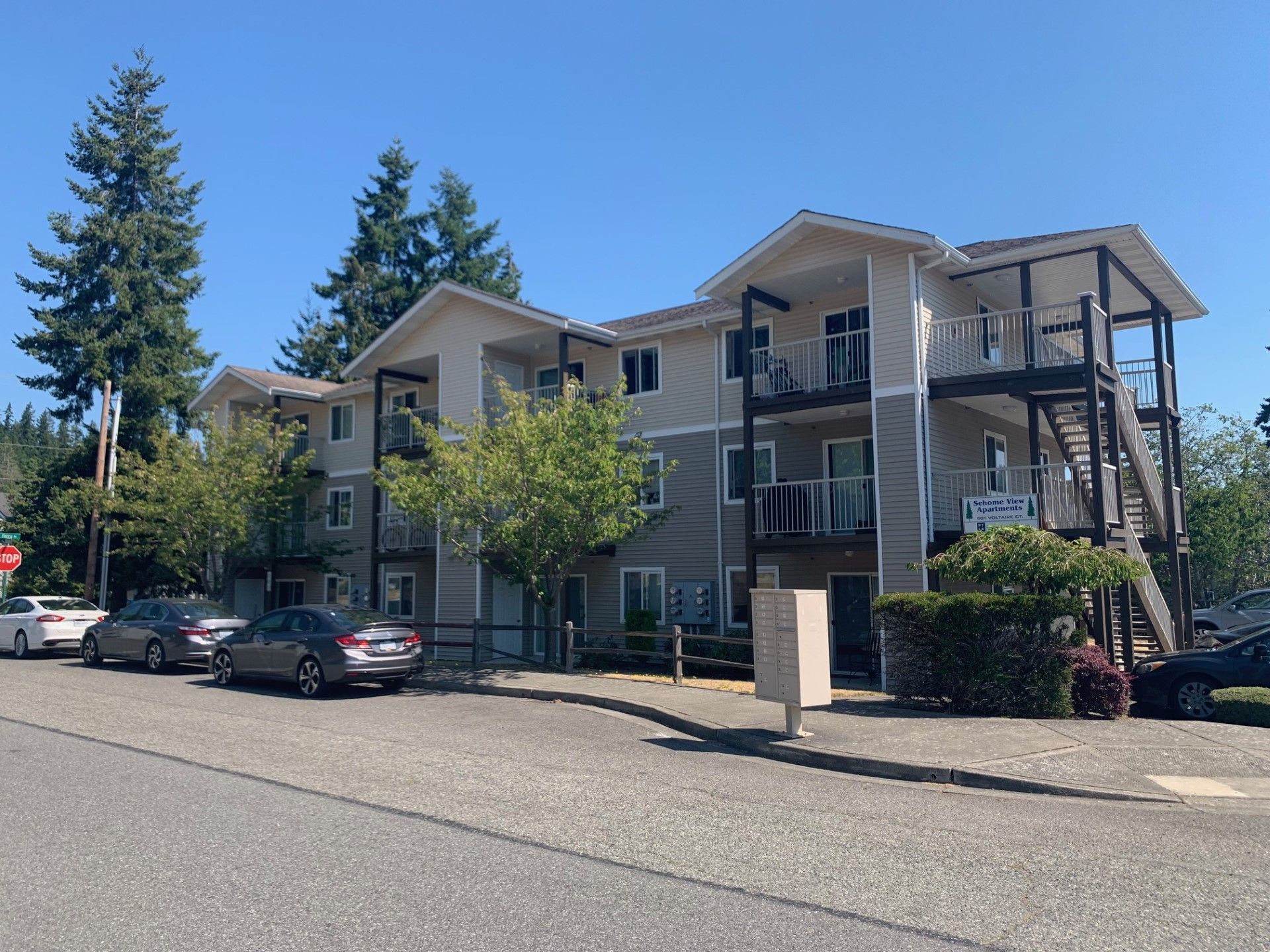 Bellingham Apartment: 501 Voltaire Court