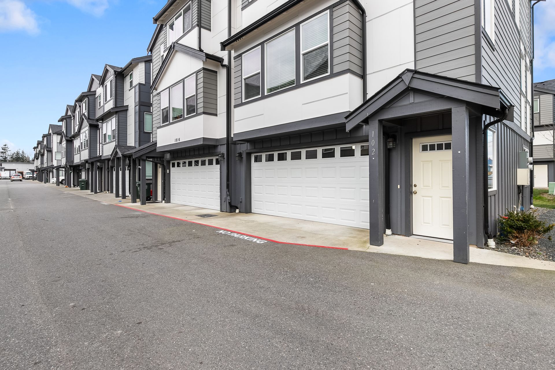 Ferndale Apartment: 1837 Eastgate Loop