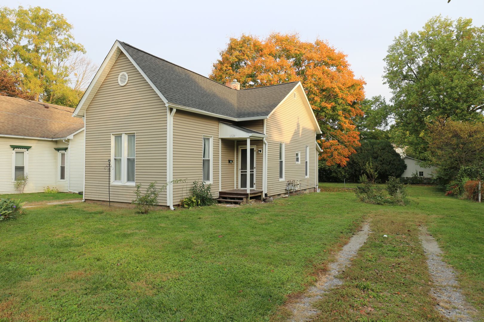 Crawfordsville House: 612 1/2 E Pike St