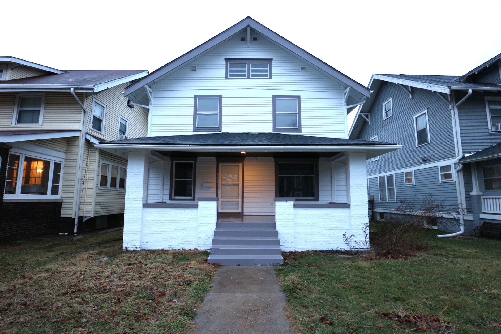 Frankfort House: 904 E Clinton St