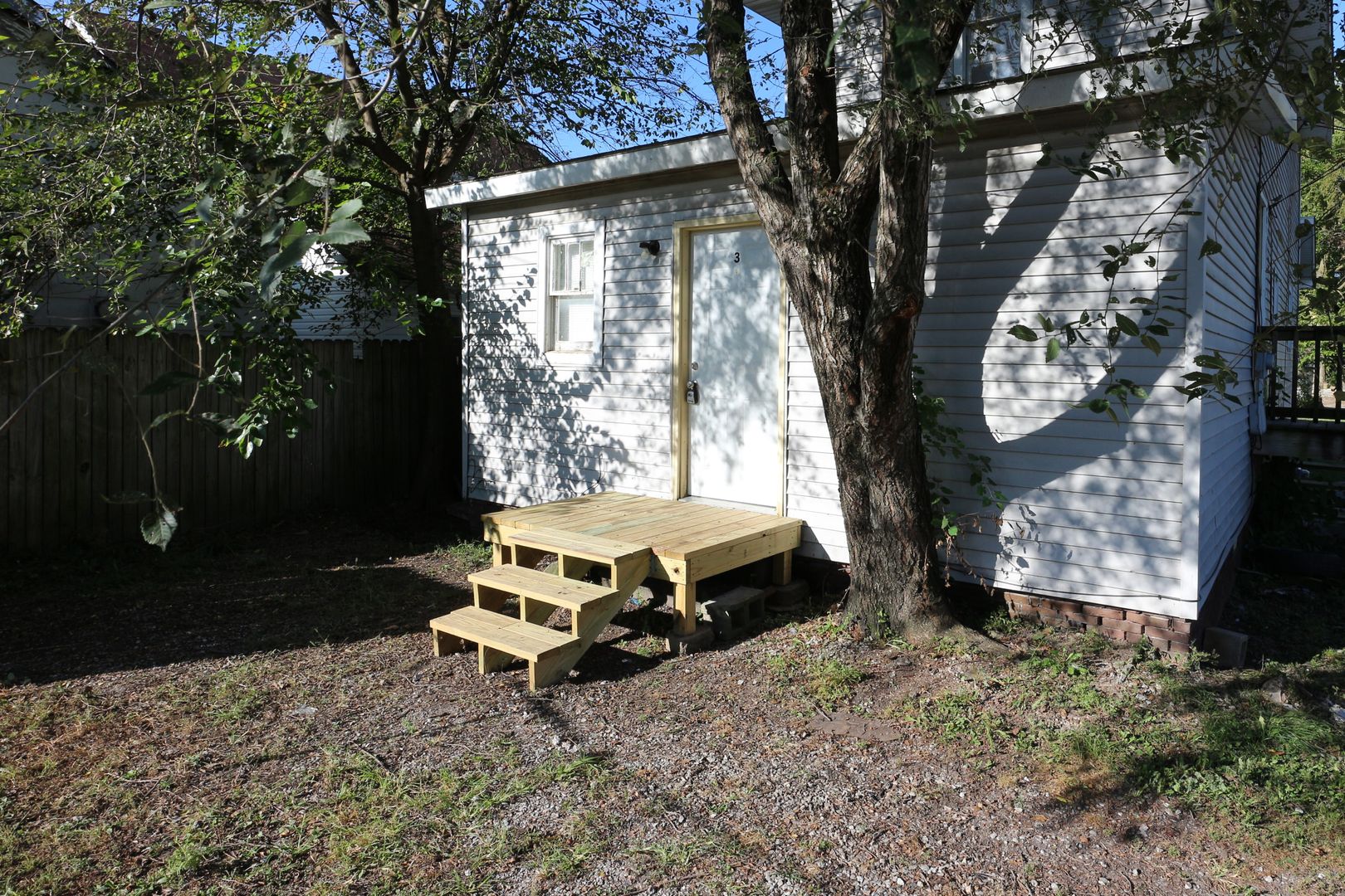 Frankfort Apartment: 7 N O'Neil St