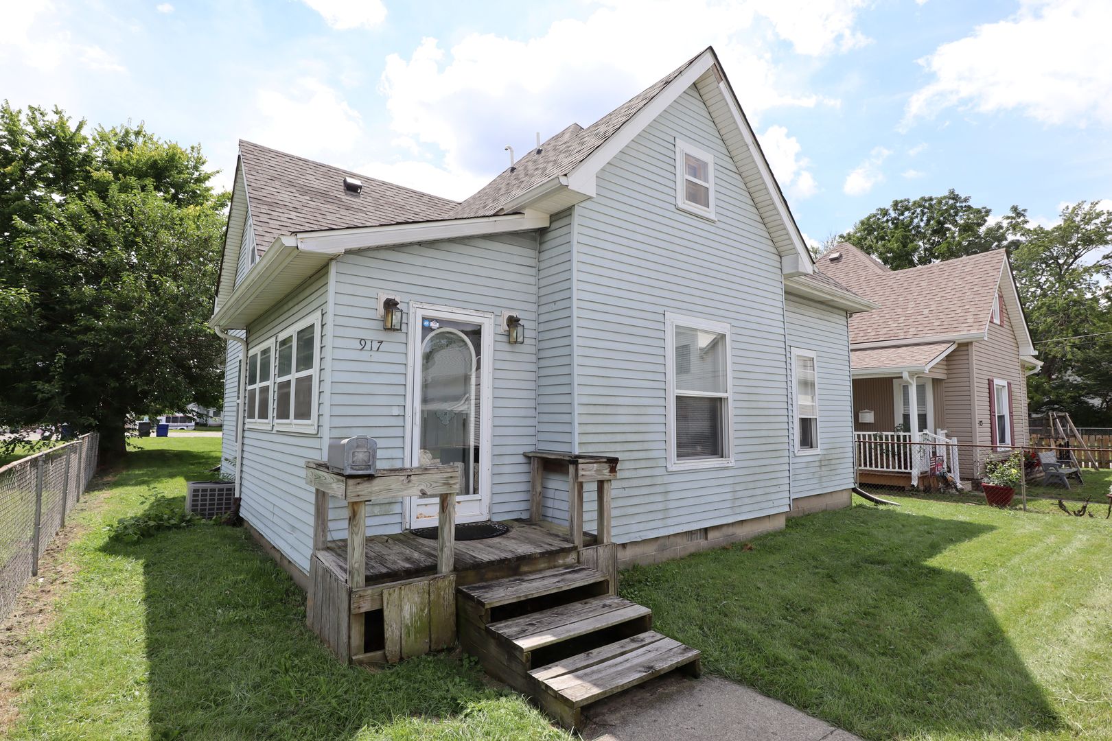 Kokomo House: 917 W Jackson St