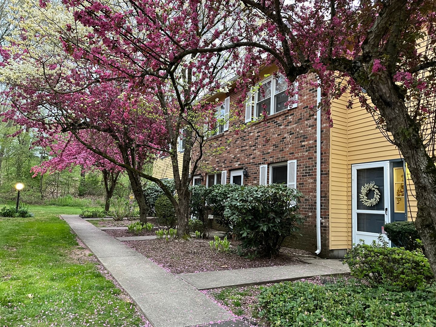 North Haven Apartment: 1400 Hartford Turnpike