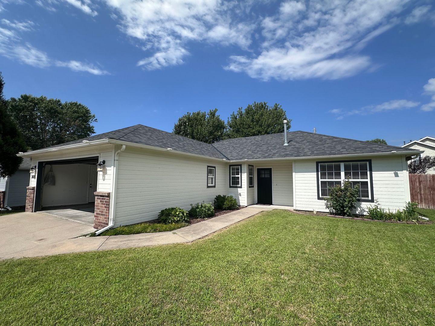 Manhattan House: 2633 Butterfield Rd