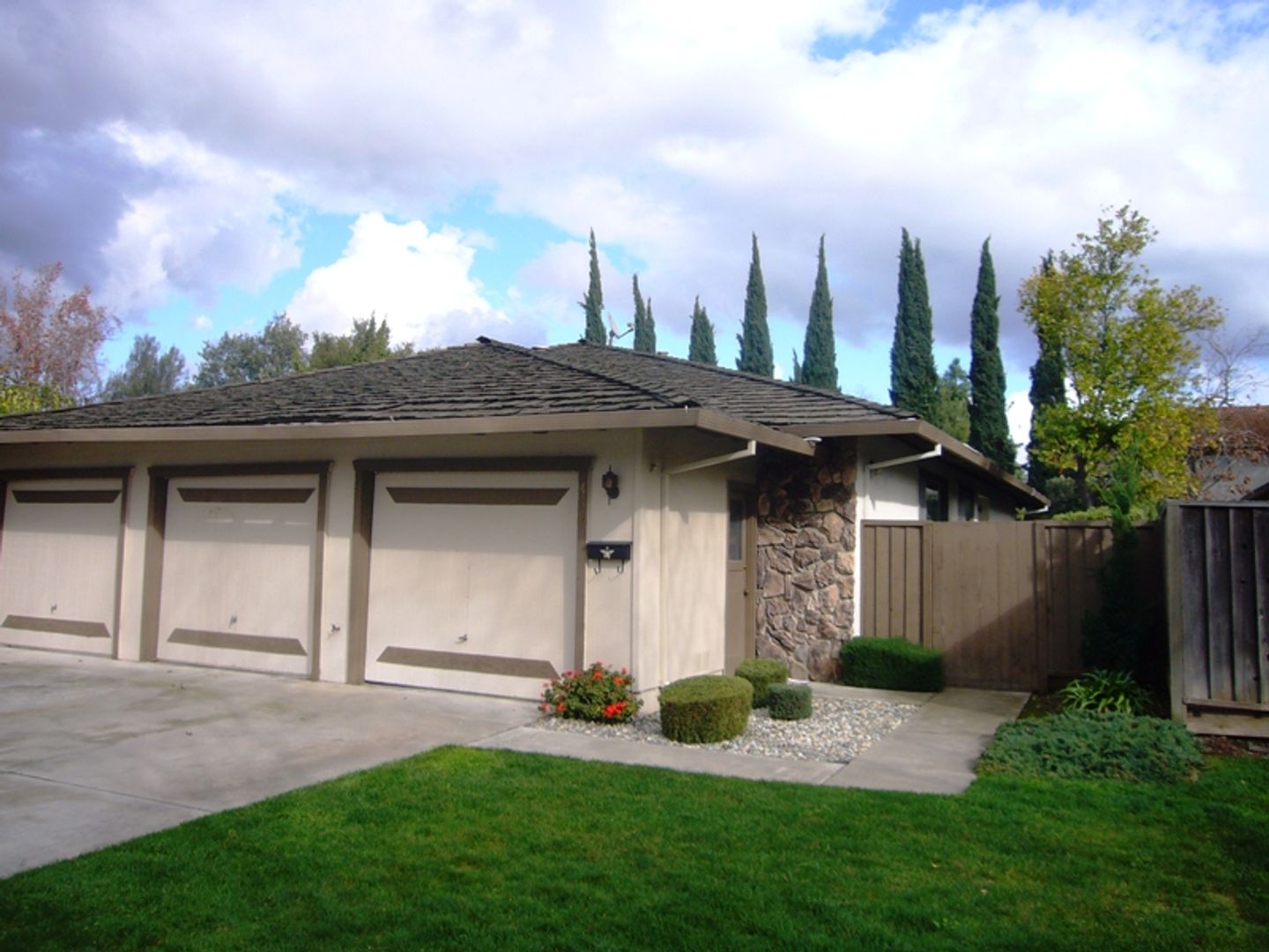 Los Gatos House: 416 Pinehurst Ave