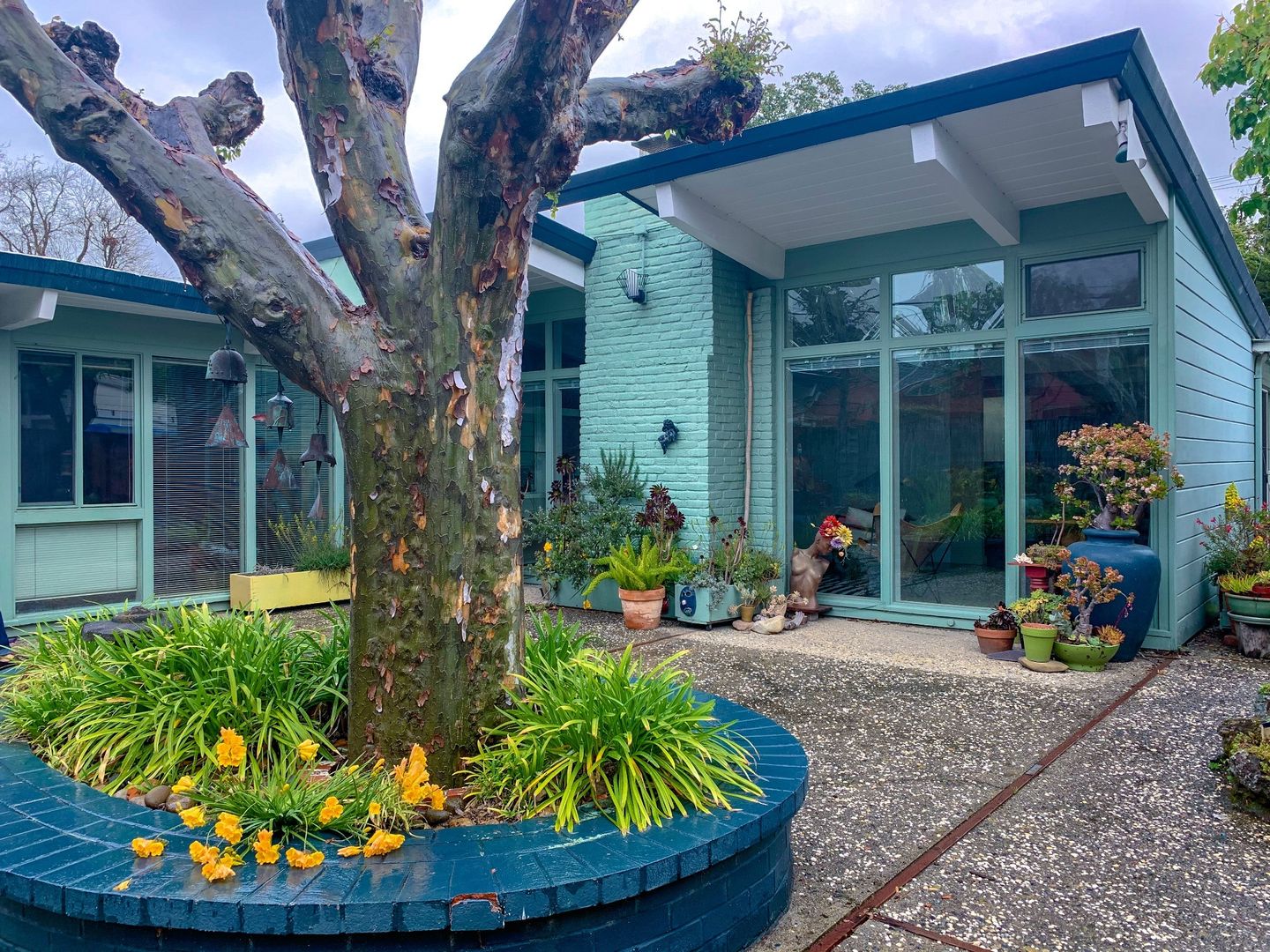 Palo Alto House: 714 Wildwood Ln