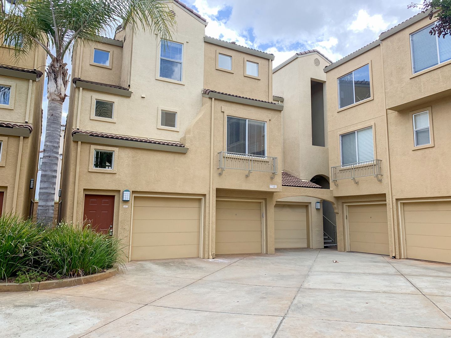 Santa Clara House: 1690 Civic Center Dr Apt 207