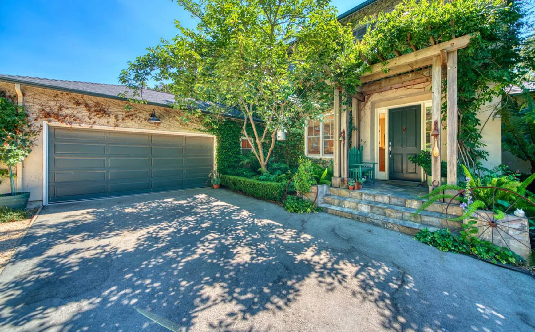 Woodside House: 120 Highland Ter