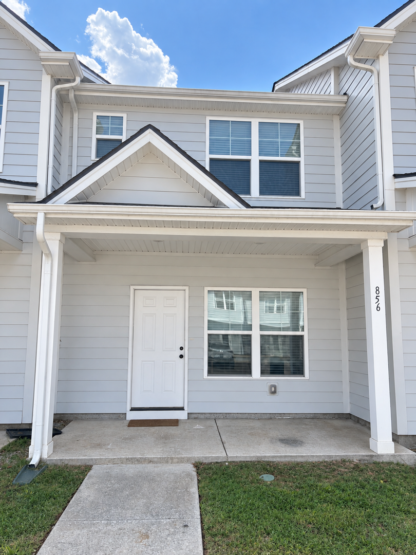 Get 1 Month FREE When You Sign an 18 Month Lease 1 of 8