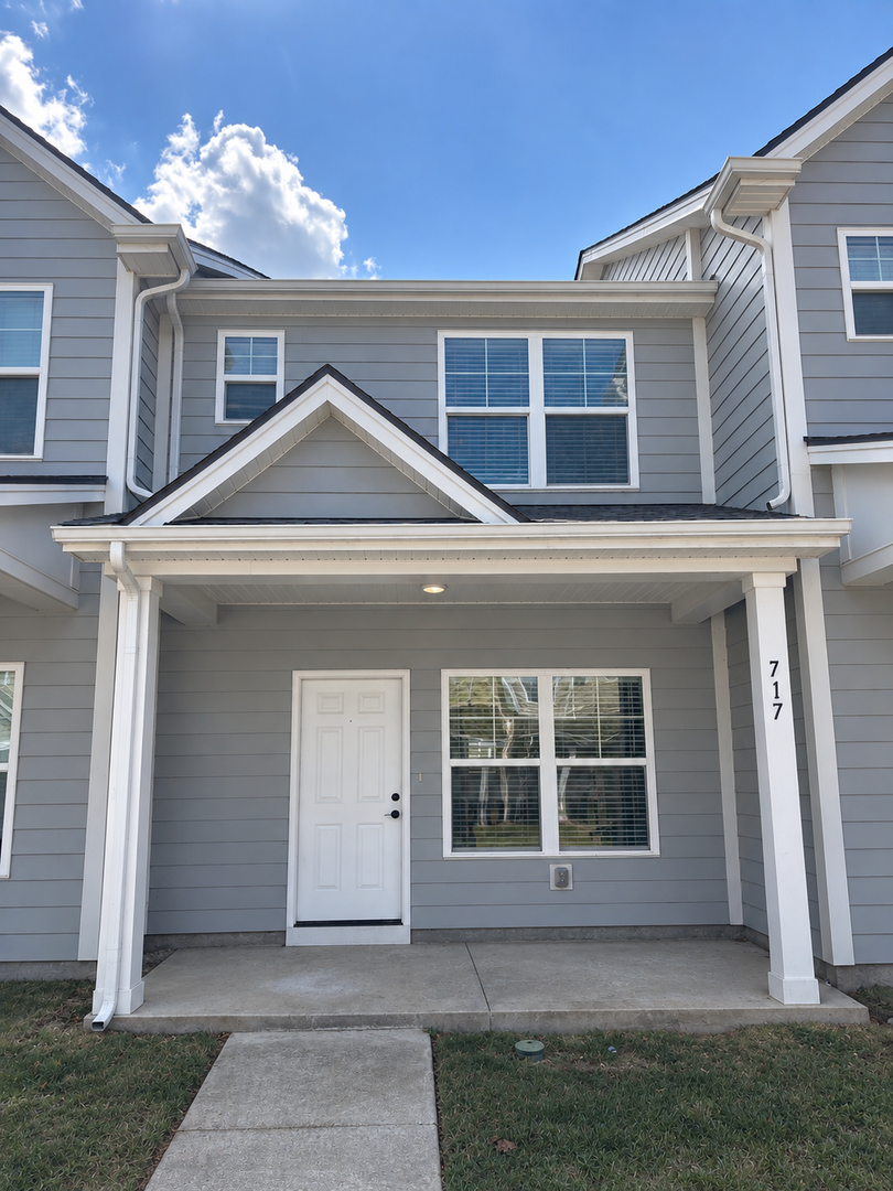 Refreshed 2 Bed/2 Bath Townhomes With Flex Room in Columbia, 1 of 8