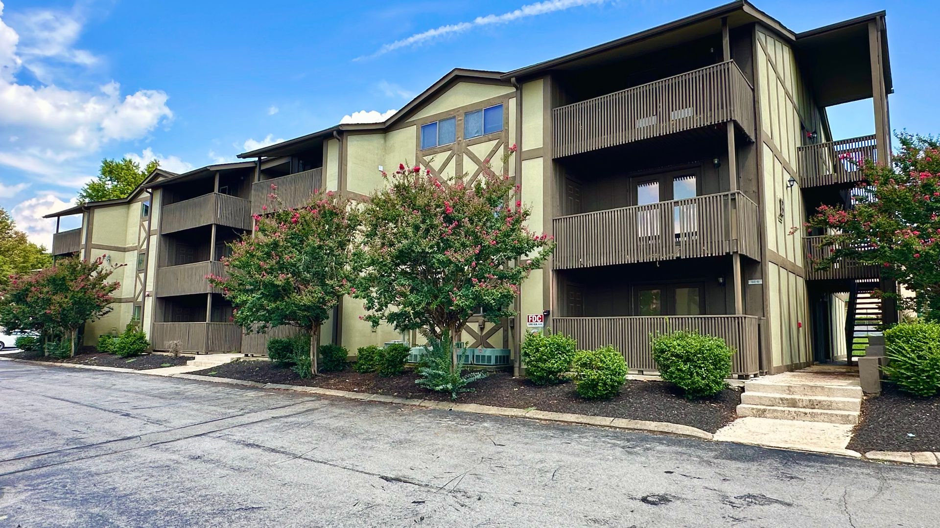 Madison Apartment: 525 N Dupont Ave