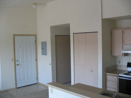 Close to Valley Hospital. All of our apartments come with a full-size washer & dryer, dishwasher and 2 full bathrooms! – photo 1