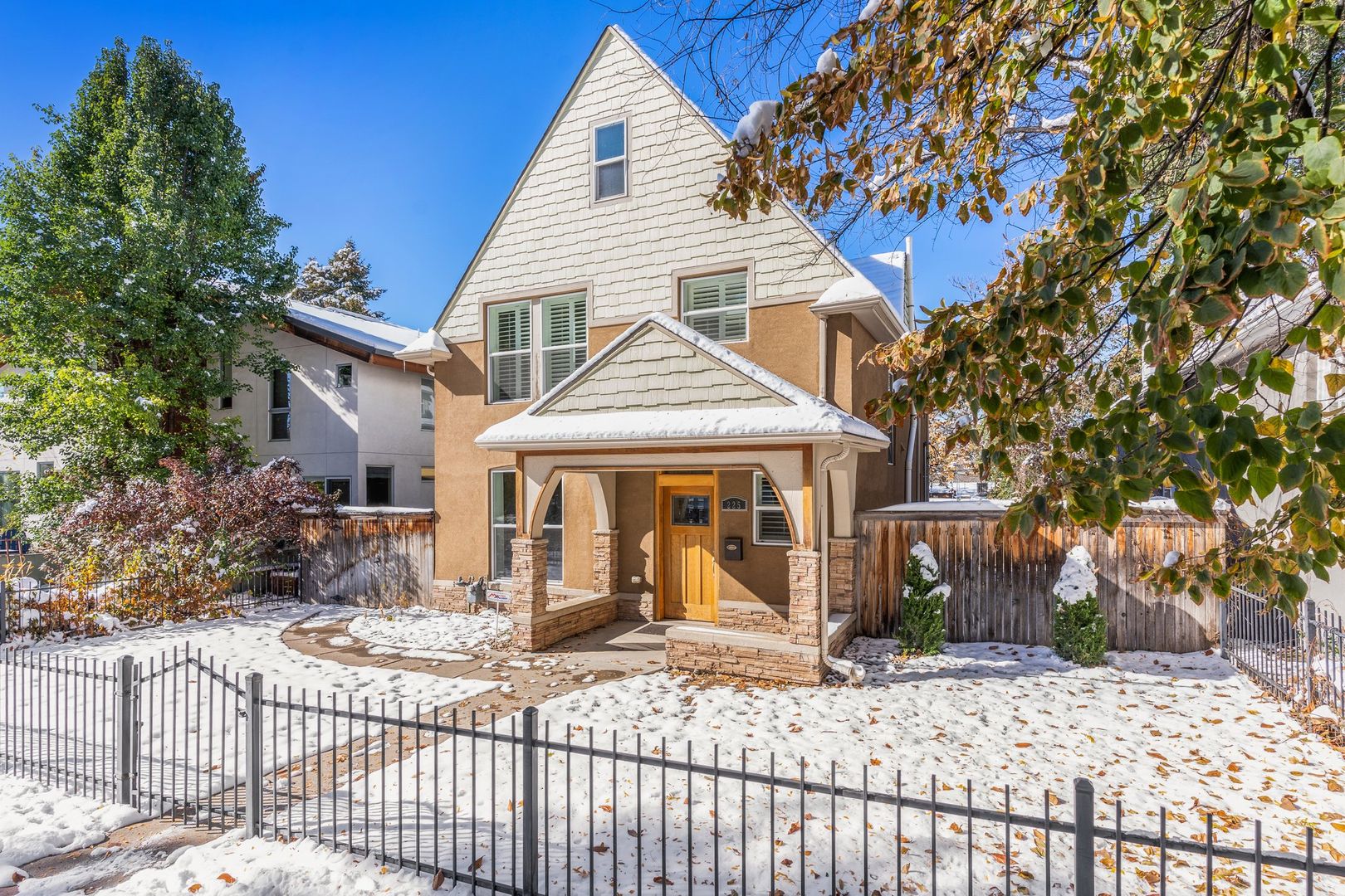 Denver House: 225 S Washington St