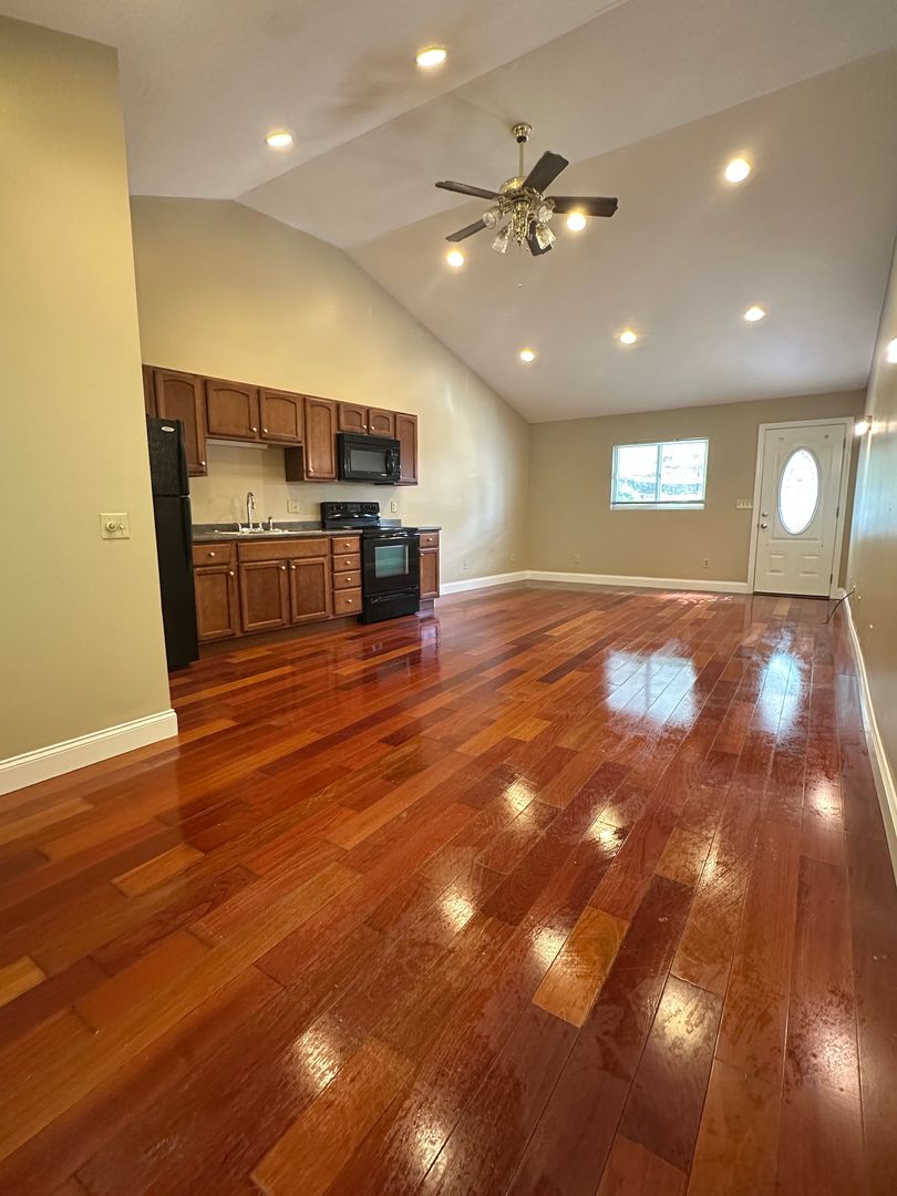 Fairmont Apartment: 800 Westwood Court