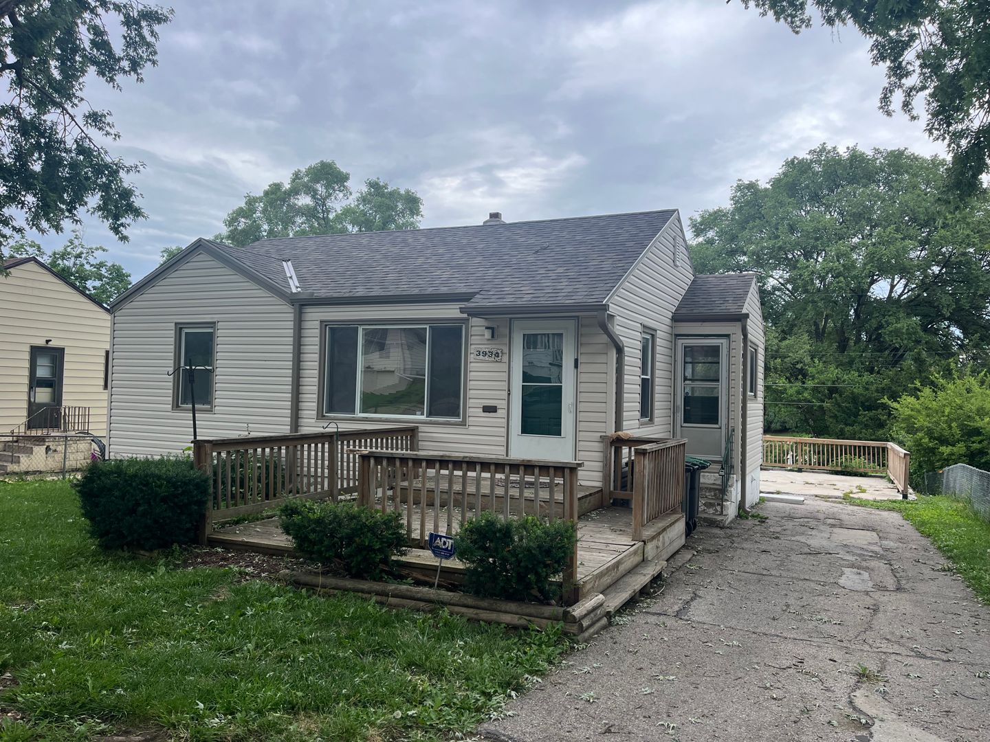 Omaha House: 3934 Monroe Street