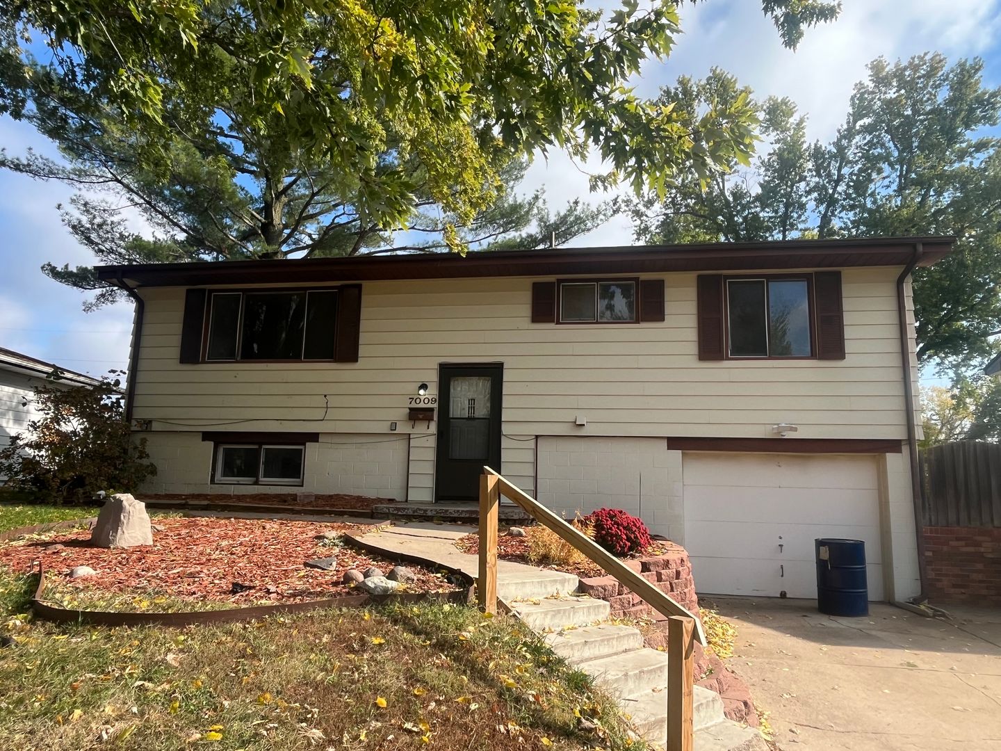 LaVista House: 7009 South 79th Street