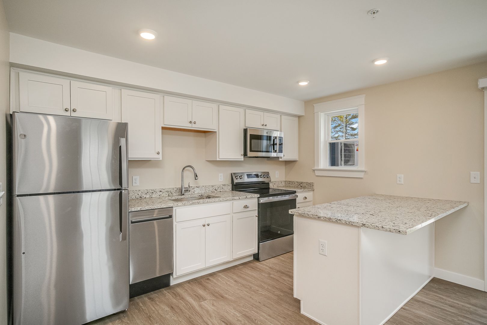 Saco Apartment: Merrill Drive