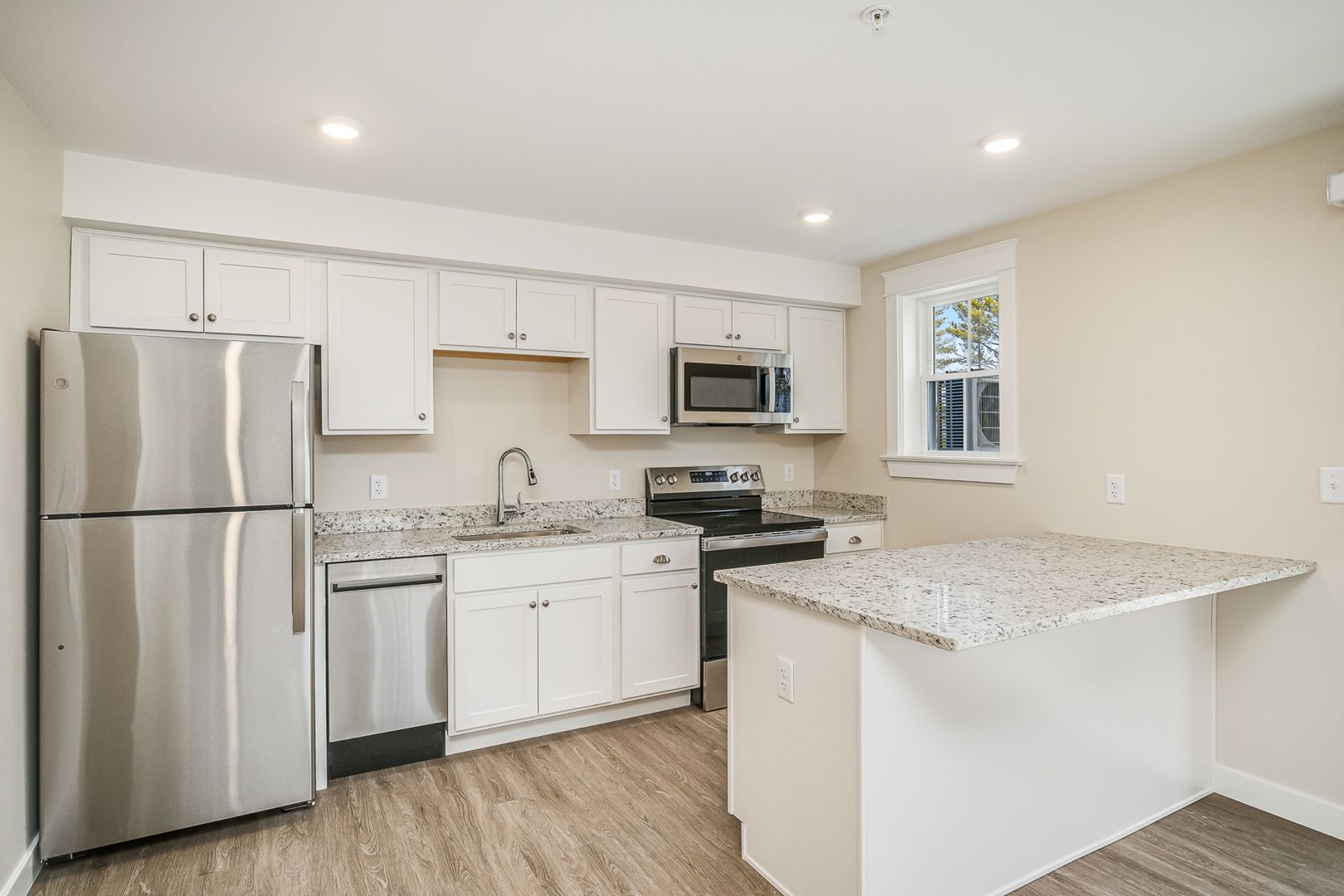 Saco Apartment: Merrill Drive