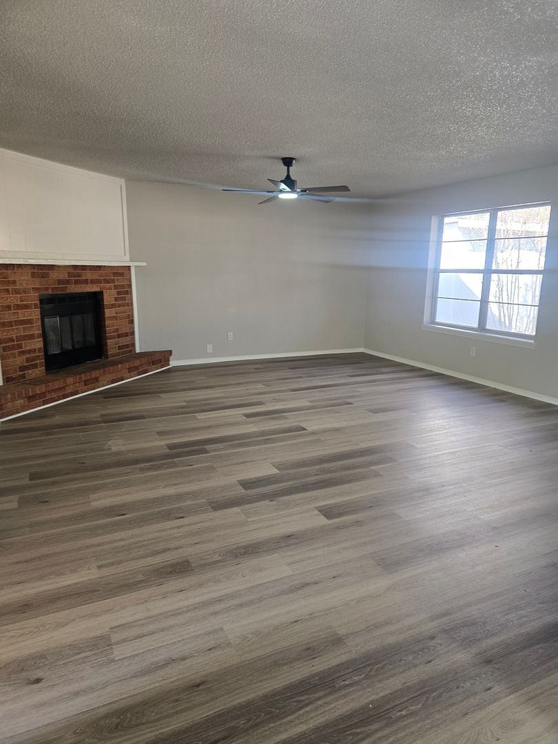 Moore House: 1609 NE 4th St