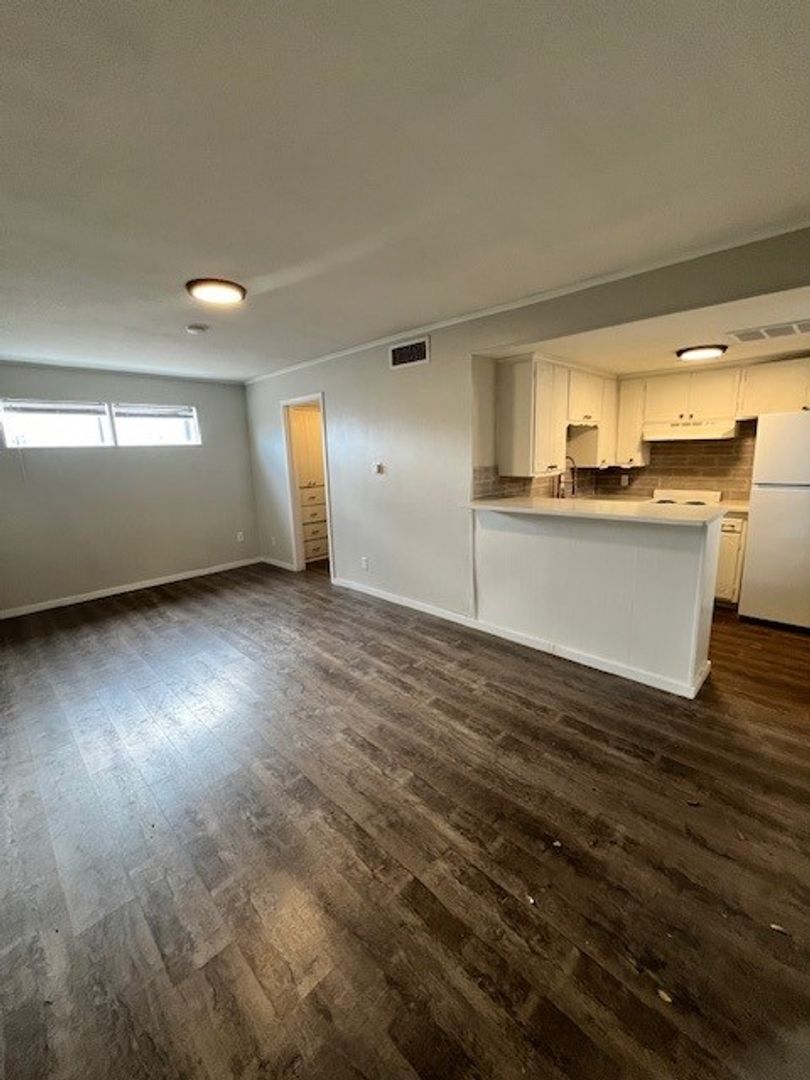 Oklahoma City Apartment: 2419 N Harvey