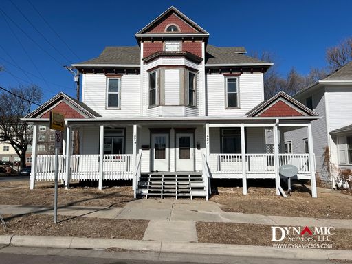 3 Bedroom, 1 Bathroom Remodeled Queen Anne Duplex – Downtown Sioux Falls – photo 1