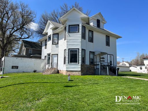 1 Bedroom, 1 Bathroom Upper Level Apartment - Tenant Pays Electric Only! – photo 1
