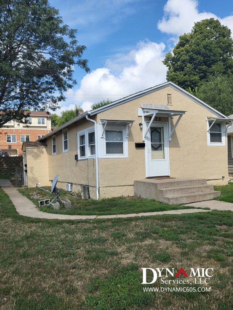 Sioux Falls Apartment: 2425 S Norton Ave