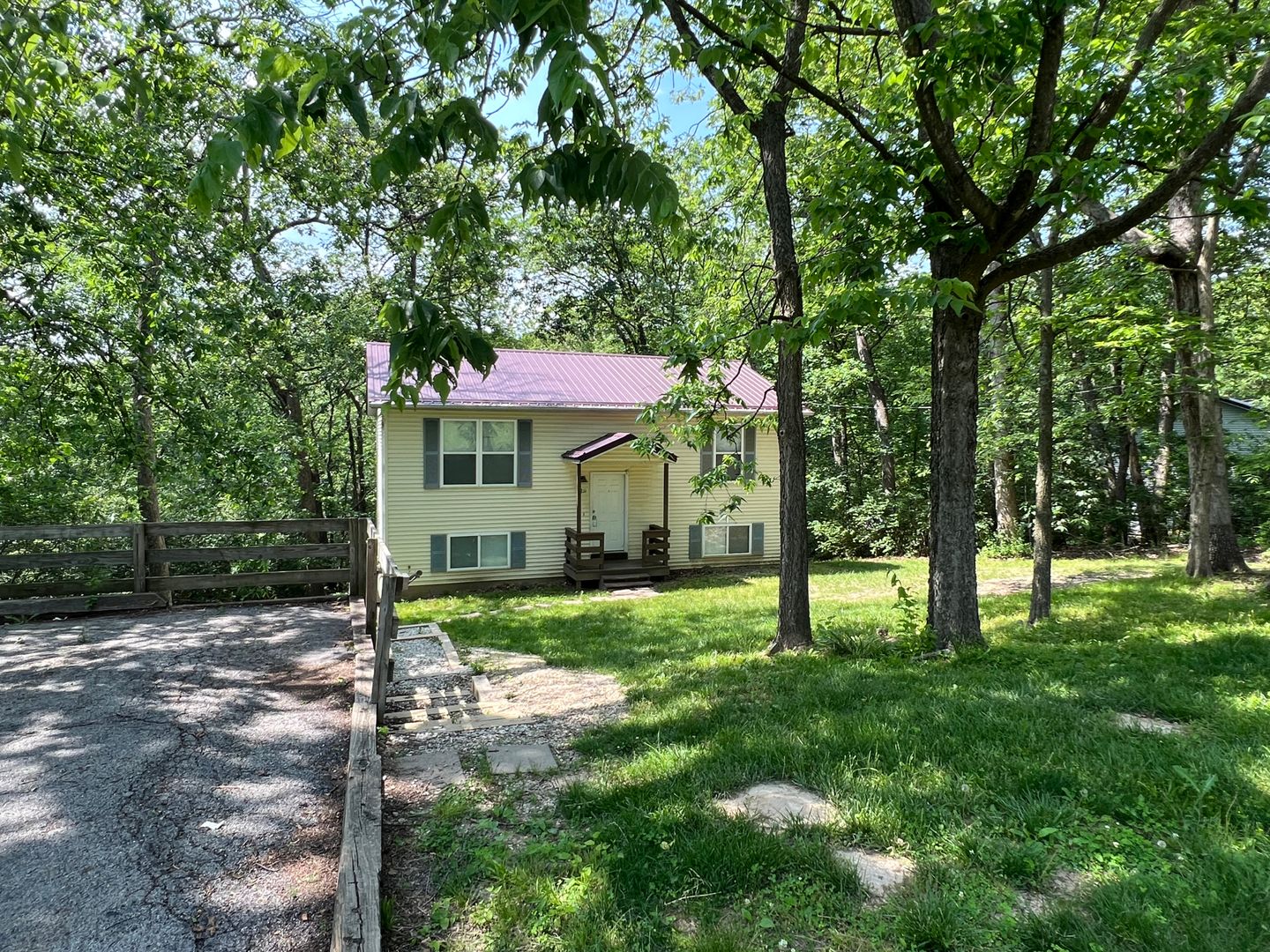 Villa Ridge Townhome: 215 Baker St