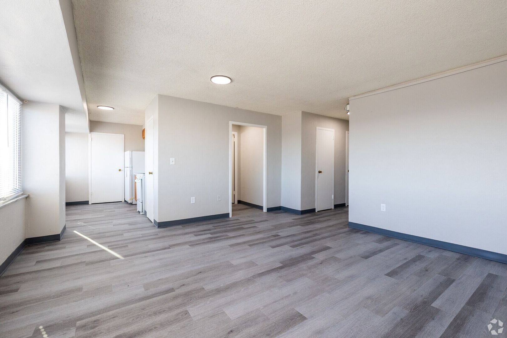 Independece Apartment: 728 N. Jennings Rd