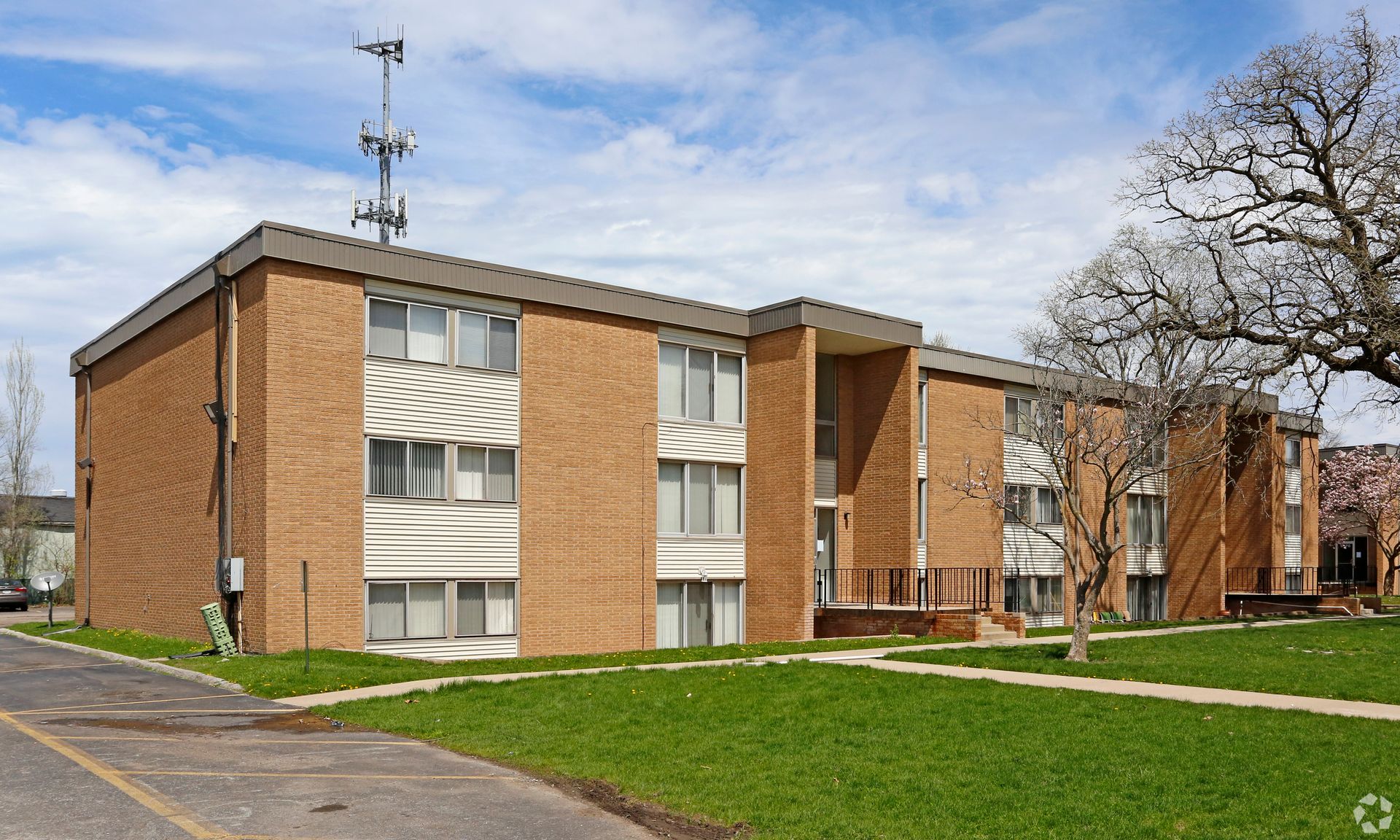 Merrillville Apartment: 120 E. 54th Ave