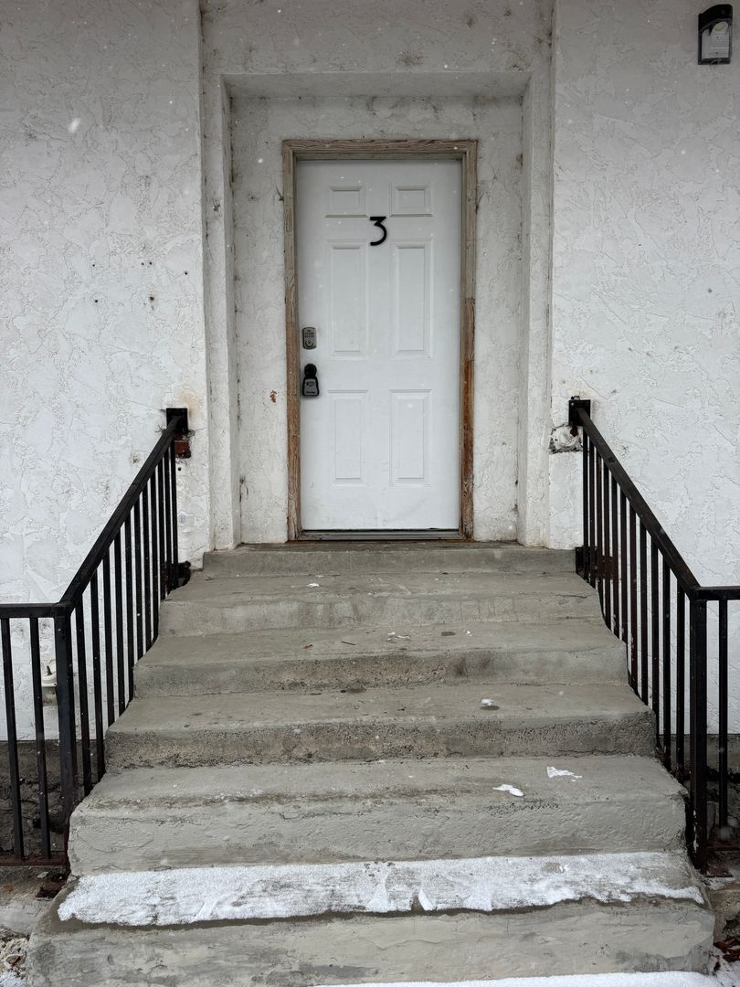 St Anthony Apartment: 49 E Main St