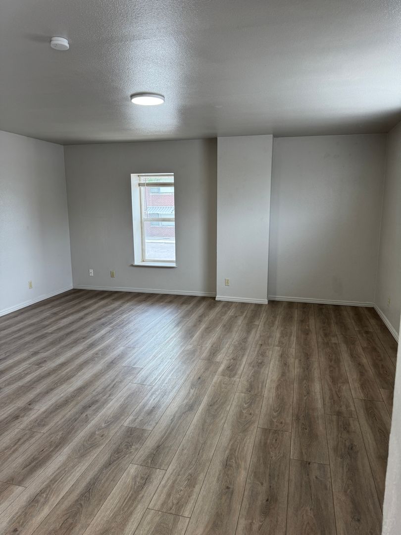 St Anthony Apartment: 49 E Main St