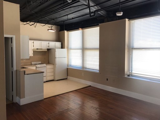 Studio Loft in Historic Building in Downtown Gainesville! – photo 1