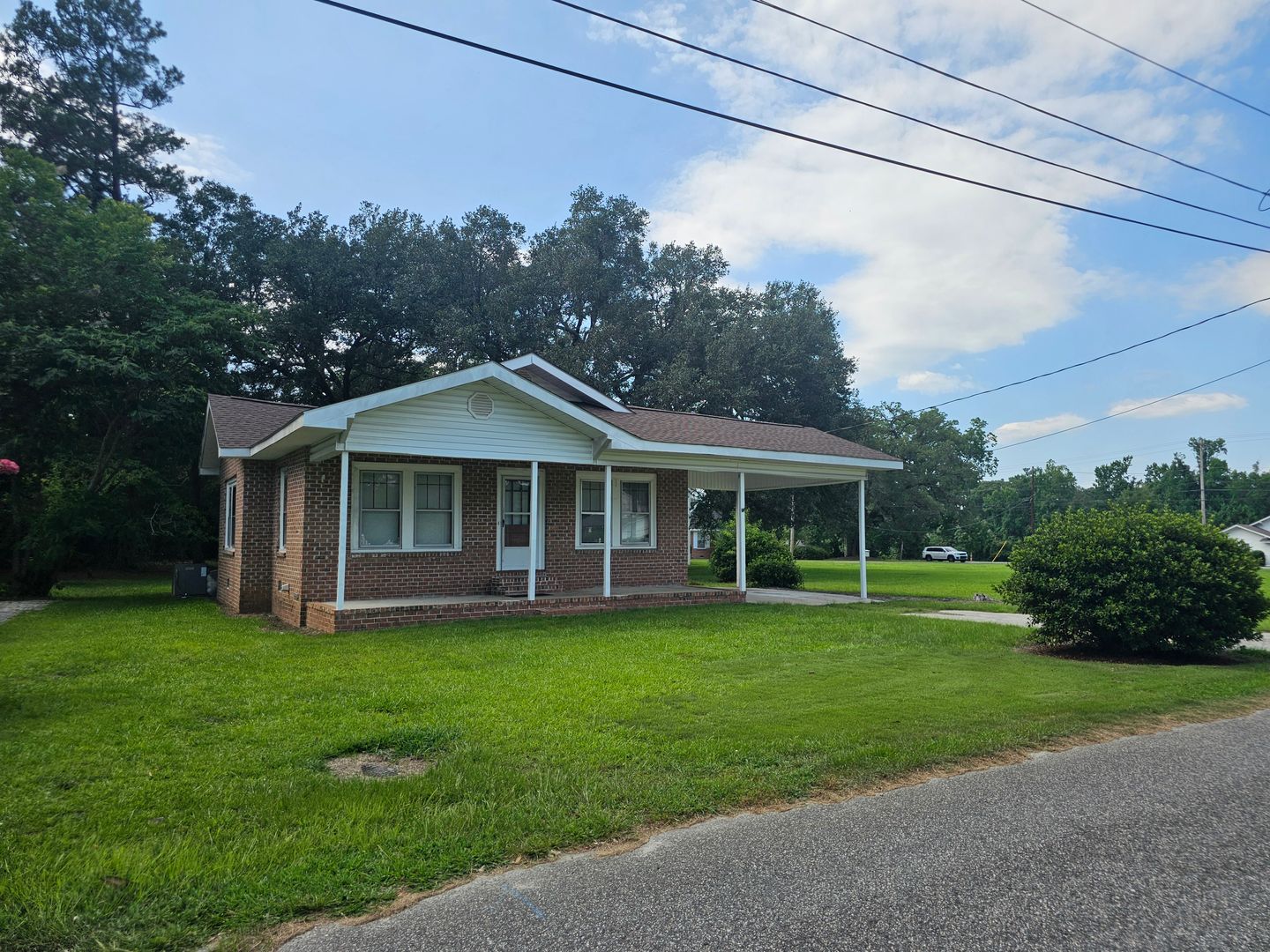 Loris House: 3829 Stevens Street